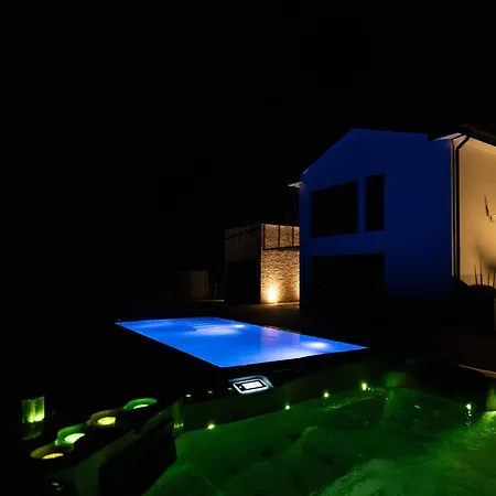 Luxury Private With Pool & Hot Tub- Perfect For Families And Friends Dolenje pri Jelsanah