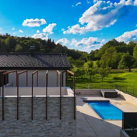 Luxury Private With Pool & Hot Tub- Perfect For Families And Friends * Dolenje pri Jelsanah