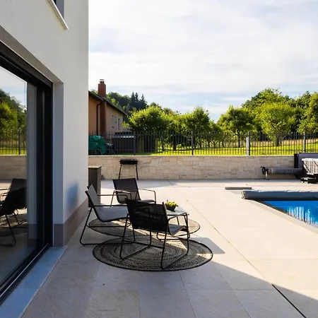 Luxury Private With Pool & Hot Tub- Perfect For Families And Friends * Dolenje pri Jelsanah