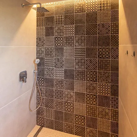 Luxury Private With Pool & Hot Tub- Perfect For Families And Friends Villa