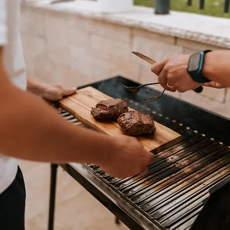 Luxury Private With Pool & Hot Tub- Perfect For Families And Friends