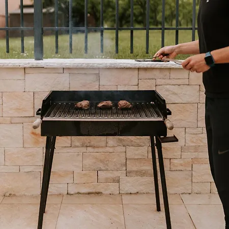 Luxury Private With Pool & Hot Tub- Perfect For Families And Friends Villa