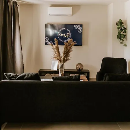 Luxury Private With Pool & Hot Tub- Perfect For Families And Friends