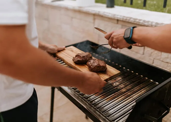 Luxury Private With Pool & Hot Tub- Perfect For Families And Friends