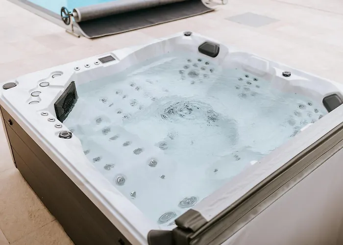 Willa Luxury Private With Pool & Hot Tub- Perfect For Families And Friends Dolenje pri Jelsanah