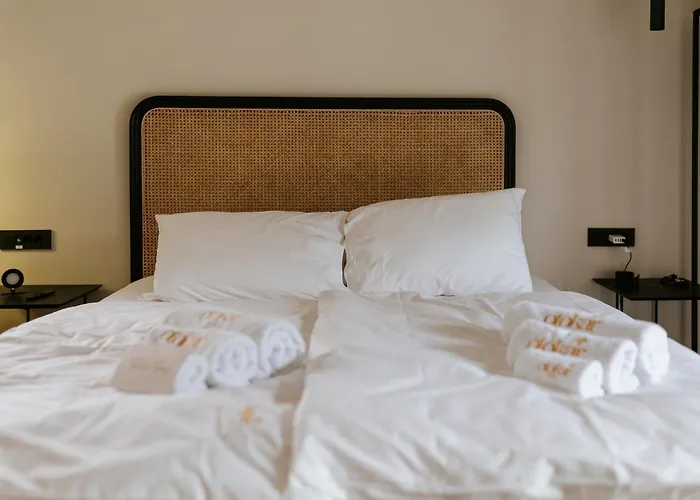 Luxury Private With Pool & Hot Tub- Perfect For Families And Friends * Dolenje pri Jelsanah