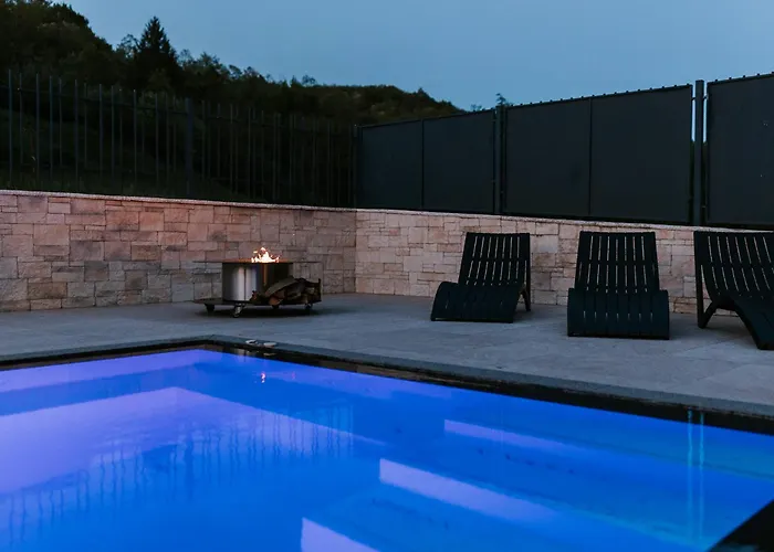 Luxury Private With Pool & Hot Tub- Perfect For Families And Friends